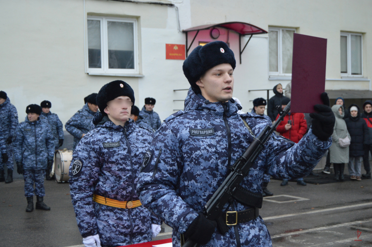 Молодые калининградцы, призванные на службу в Росгвардию, приняли Военную присягу 
