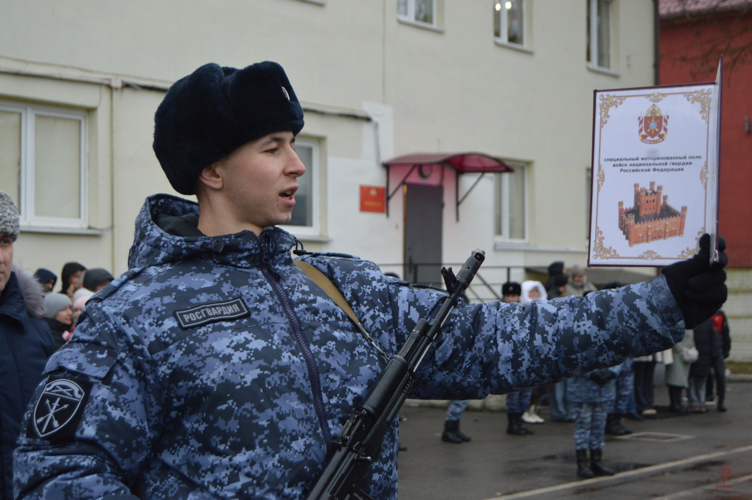 Молодые калининградцы, призванные на службу в Росгвардию, приняли Военную присягу 