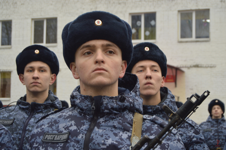 Молодые калининградцы, призванные на службу в Росгвардию, приняли Военную присягу 