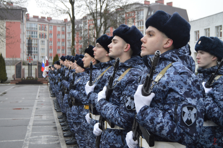 Молодые калининградцы, призванные на службу в Росгвардию, приняли Военную присягу 