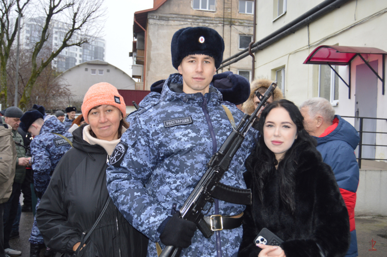 Молодые калининградцы, призванные на службу в Росгвардию, приняли Военную присягу 