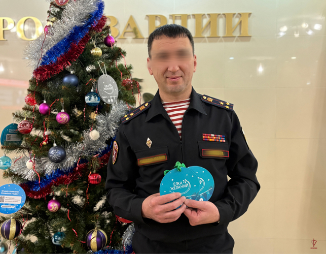 В рамках акции «Елка желаний» калининградские росгвардейцы исполнили мечту пятилетнего Вовы (видео)
