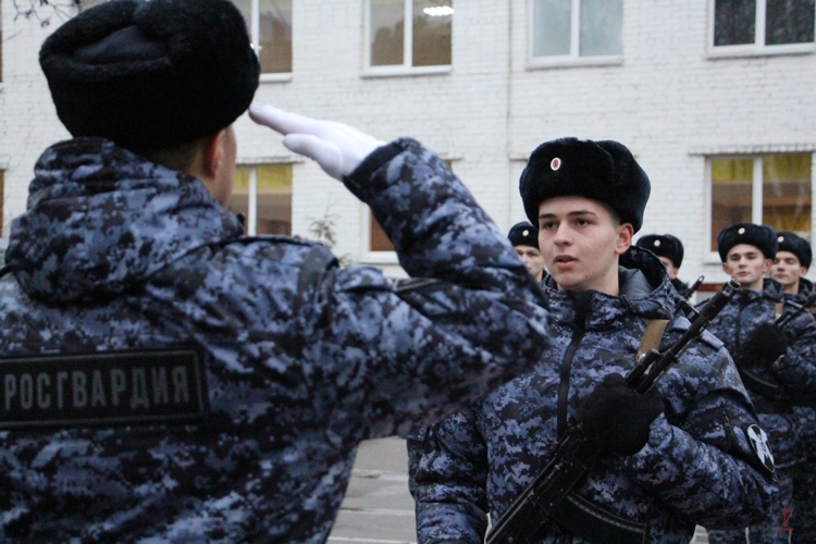 Призванные на службу в Росгвардию молодые калининградцы приняли Военную присягу 