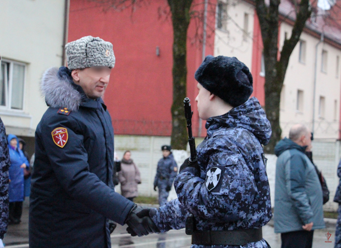 Призванные на службу в Росгвардию молодые калининградцы приняли Военную присягу 