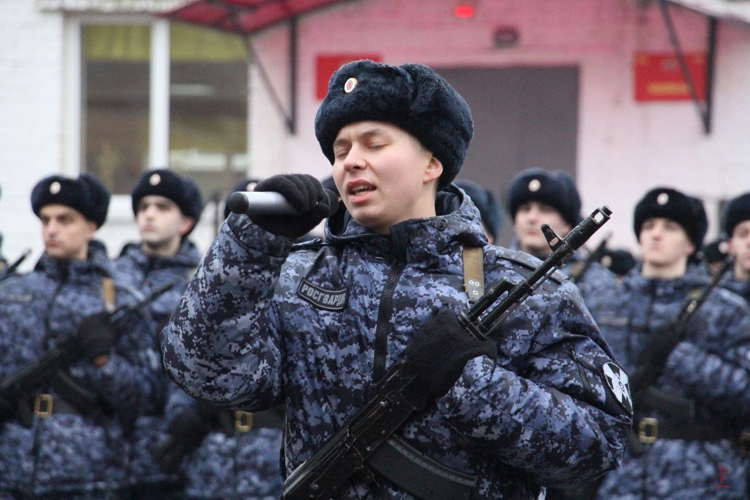 Призванные на службу в Росгвардию молодые калининградцы приняли Военную присягу 