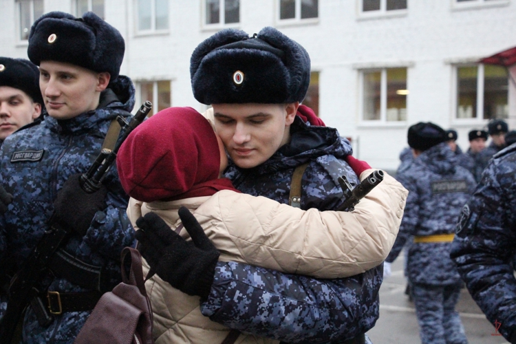 Призванные на службу в Росгвардию молодые калининградцы приняли Военную присягу 