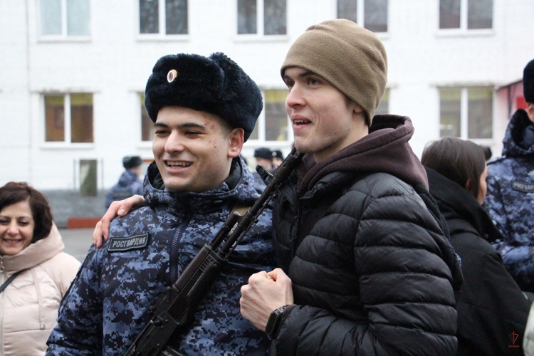 Призванные на службу в Росгвардию молодые калининградцы приняли Военную присягу 
