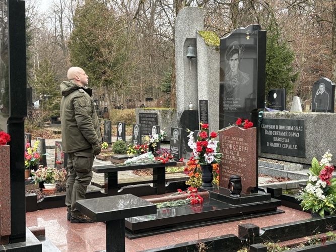 В Калининграде росгвардейцы отдали дань памяти Герою России Алексею Бровковичу (видео)