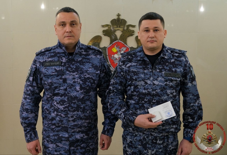 В Калининграде заместитель командующего Северо-Западным округом Росгвардии вручил отличившимся росгвардейцам ведомственные  награды