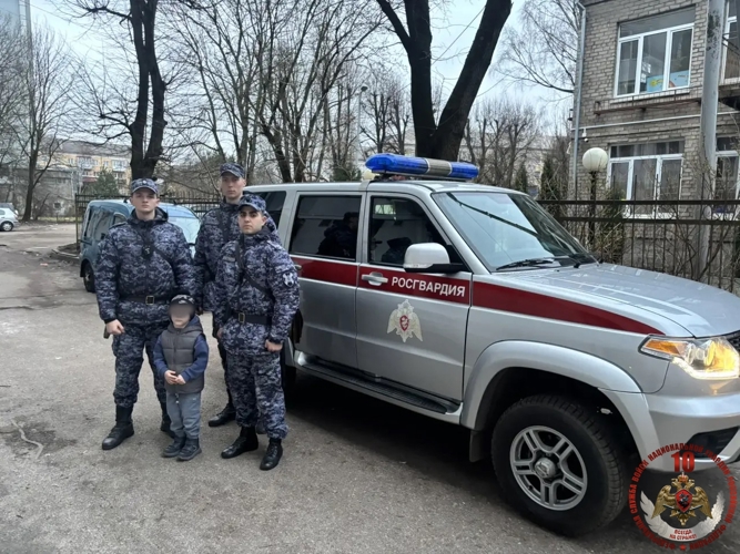 В Калининграде росгвардейцы нашли потерявшегося ребенка