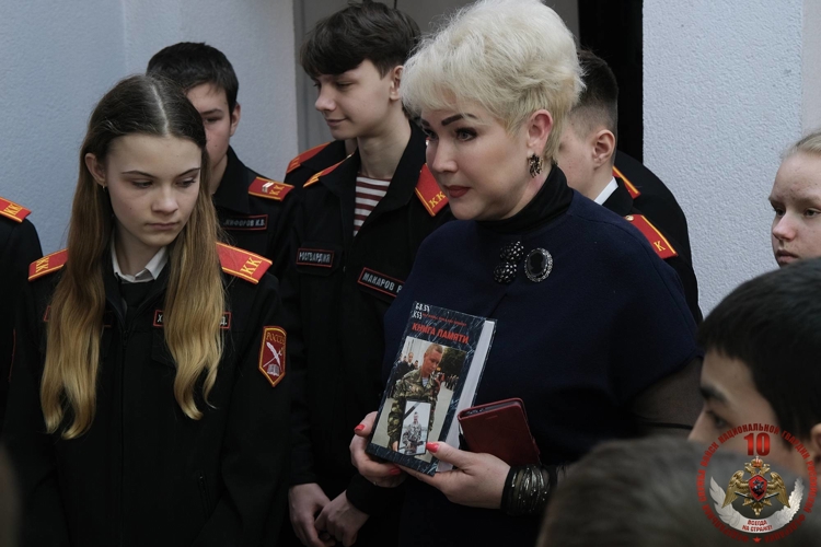 В Калининградской Центральной городской библиотеке имени А. П. Чехова состоялось открытие книжной выставки, посвященной 10-летию образования Росгвардии
