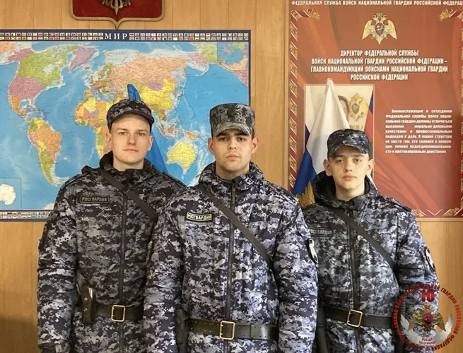 Росгвардейцы пришли на помощь мужчине, упавшему на улице в Калининграде (видео)