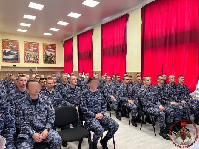 В Калининграде врио начальника Управления Росгвардии по Калининградской области встретился с военнослужащими полка
