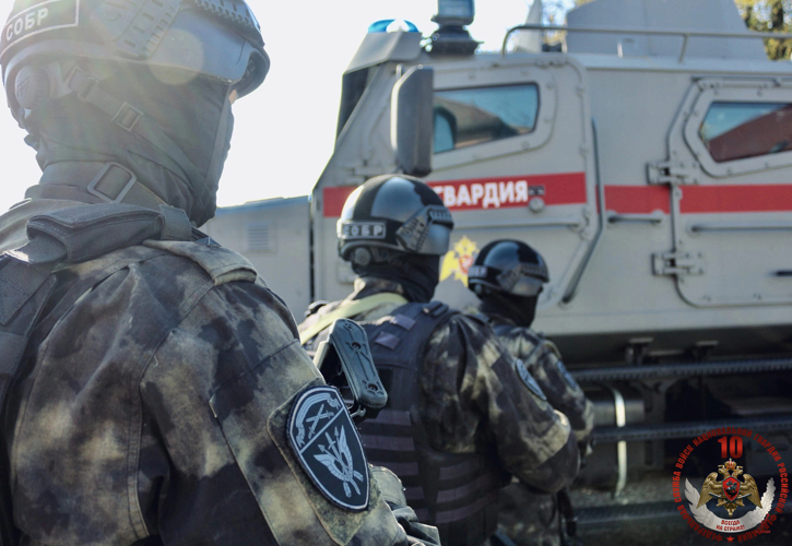 При содействии СОБР «Викинг» Росгвардии в Калининграде задержан подозреваемый в вымогательстве денег у несовершеннолетнего (видео)