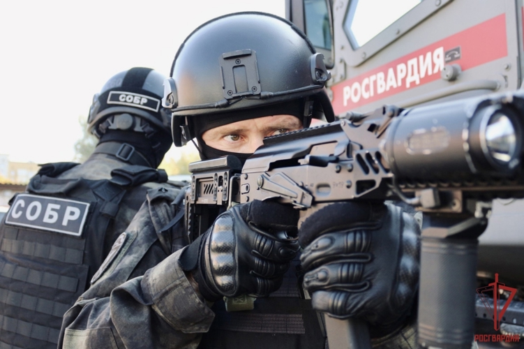 В Калининграде при содействии СОБР «Викинг» Росгвардии задержаны подозреваемые  в мошенничестве и похищении человека (видео)