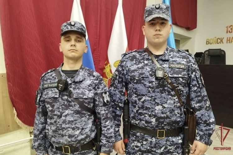 В Калининграде росгвардейцы задержали мужчину с ножом в руках (видео)