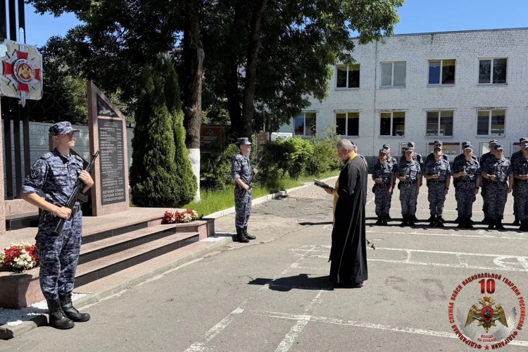В День памяти и скорби военнослужащие и сотрудники калининградской Росгвардии приняли участие во Всероссийской акции «Свеча памяти»