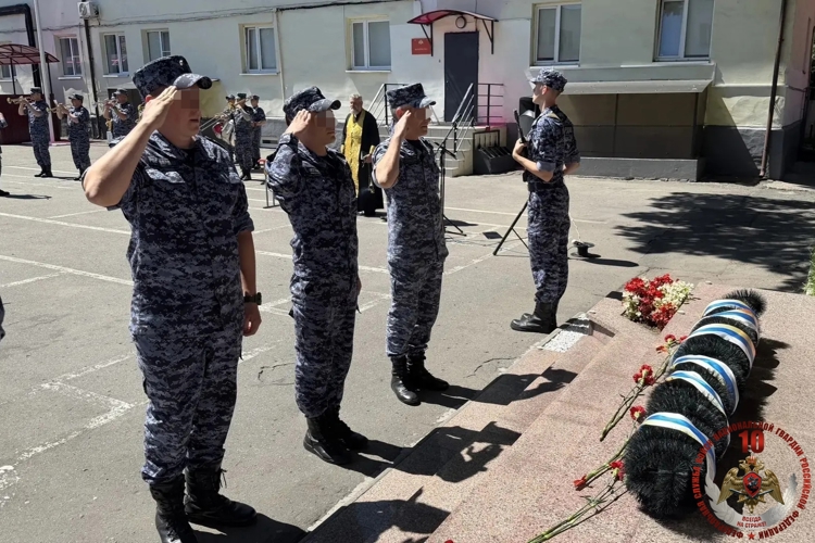 В День памяти и скорби военнослужащие и сотрудники калининградской Росгвардии приняли участие во Всероссийской акции «Свеча памяти»