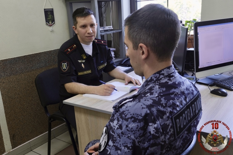 В Калининградском Управлении Росгвардии заместитель военного прокурора 306 военной прокуратуры гарнизона провел личный прием военнослужащих Росгвардии