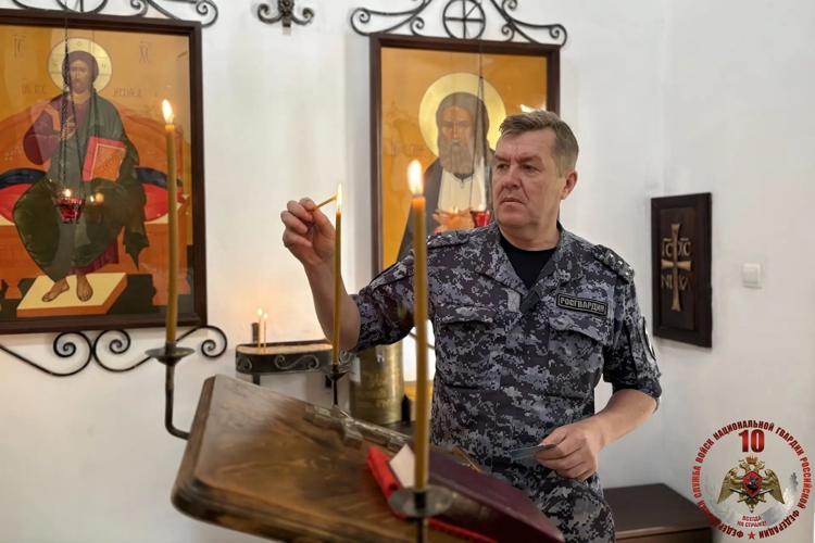 В День семьи, любви и верности калининградские росгвардейцы посетили часовню Святого Георгия Победоносца
