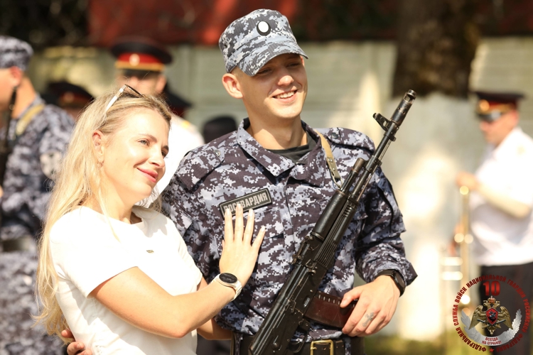 Призванные на службу в Росгвардию молодые калининградцы приняли Военную присягу 