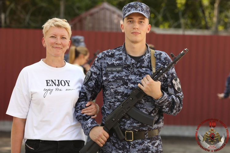 Призванные на службу в Росгвардию молодые калининградцы приняли Военную присягу 