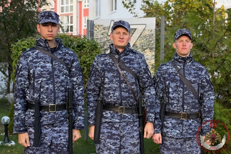В Калининграде росгвардейцы задержали мужчину, который хранил в кармане запрещенное вещество (видео)